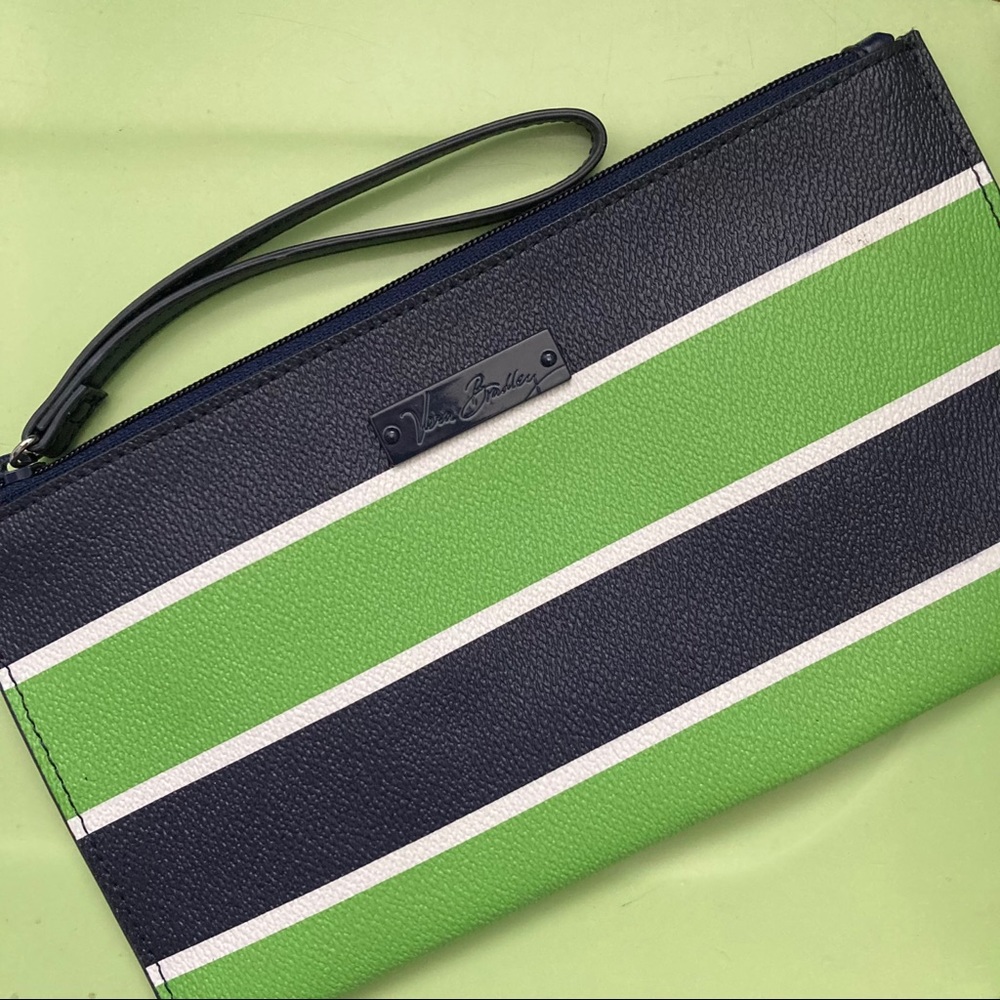 🪁 3/12 - Vera Bradley wristlet